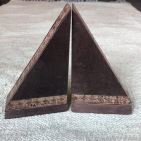 b56 bt0746q indian accessory gift triangular wooden bookends front